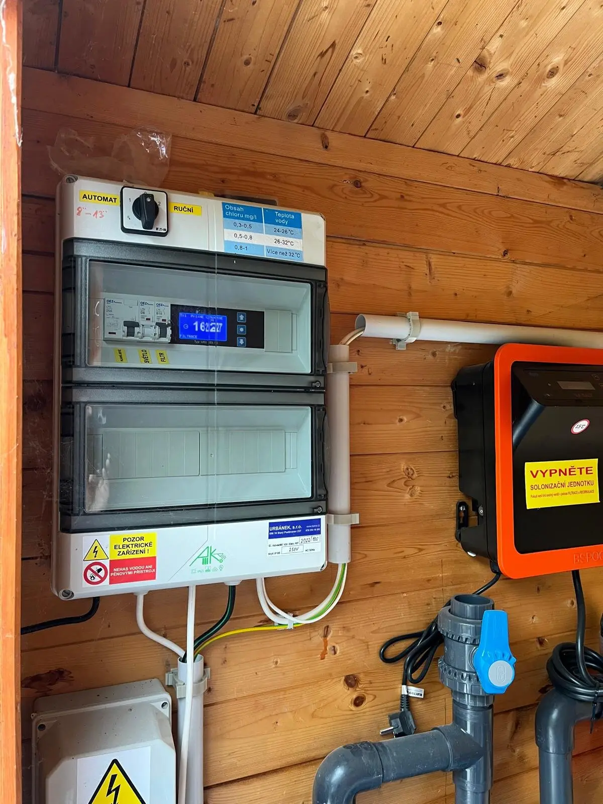 Rozvádzač bazénovej technológie a odstavená soľná elektrolýza pri zazimovaní